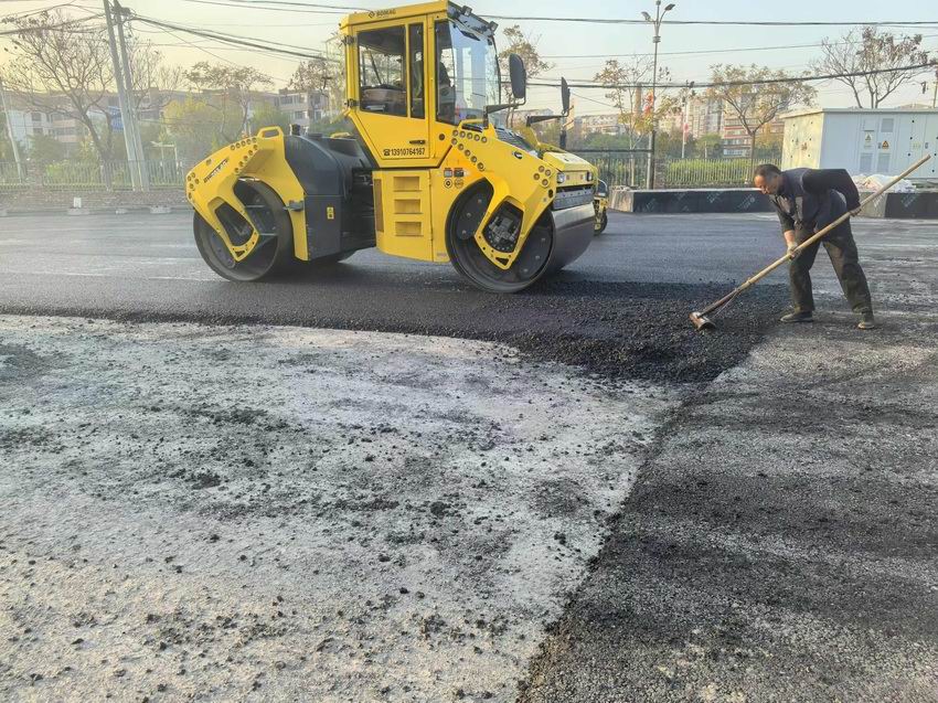 沥青道路施工